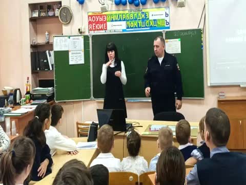 Сотрудники Госавтоинспекции проводят профилактические встречи с детьми.